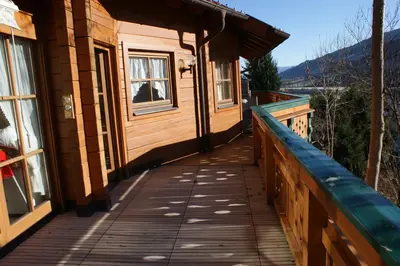 Ein allgemeiner Bergblick oder ein Berglick von der Ferienwohnung aus