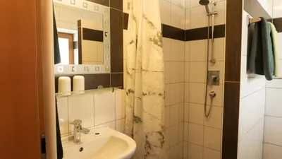 Ein Badezimmer in der Unterkunft Peterlhaus