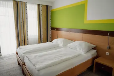 Ein Bett oder Betten in einem Zimmer der Unterkunft Gasthof Fruhstorfer
