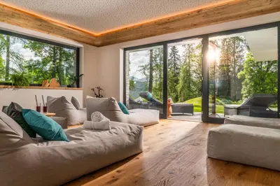 Ein Sitzbereich in der Unterkunft Hotel Rösslhof