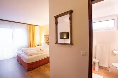 Ein Bett oder Betten in einem Zimmer der Unterkunft Landhotel Agathawirt