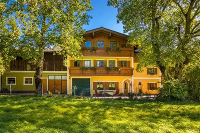 Das Gebäude in dem sich die Ferienwohnung befindet