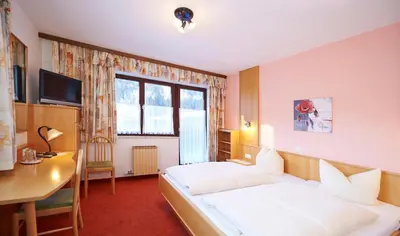 Ein Bett oder Betten in einem Zimmer der Unterkunft Gästehaus Emmi