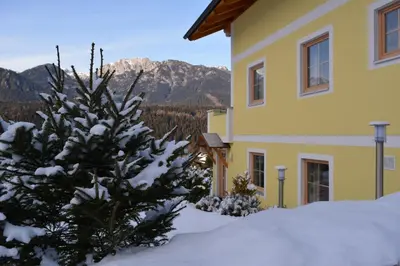 Ein allgemeiner Bergblick oder ein Berglick von der Ferienwohnung aus