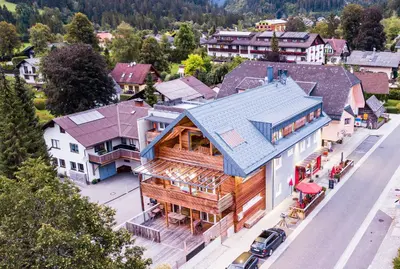 Das Gebäude in dem sich das Aparthotel befindet