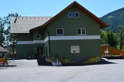 Ein allgemeiner Bergblick oder ein Berglick von der Ferienwohnung aus
