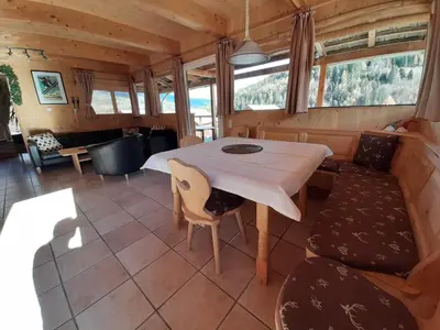 Ein Sitzbereich in der Unterkunft Panorama-Chalet Alpenglöckchen