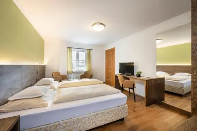 Ein Bett oder Betten in einem Zimmer der Unterkunft Kirchenwirt