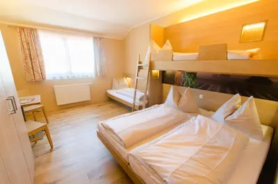 Ein Bett oder Betten in einem Zimmer der Unterkunft JUFA Hotel Donnersbachwald