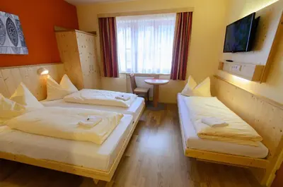 Ein Bett oder Betten in einem Zimmer der Unterkunft JUFA Hotel Donnersbachwald