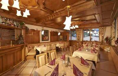 Ein Restaurant oder anderes Speiselokal in der Unterkunft Hotel Wagrainerhof