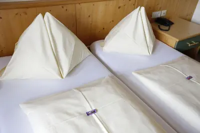 Ein Bett oder Betten in einem Zimmer der Unterkunft Premium Wanderhotel Steirerhof