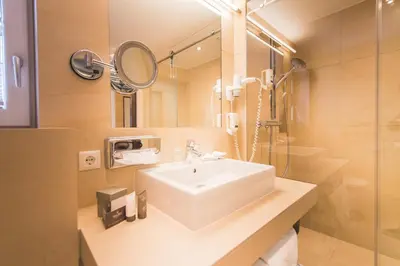 Ein Badezimmer in der Unterkunft Hotel Enzian - Adults Only