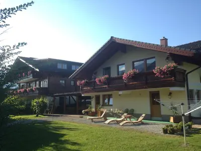 Das Gebäude in dem sich die Ferienwohnung befindet