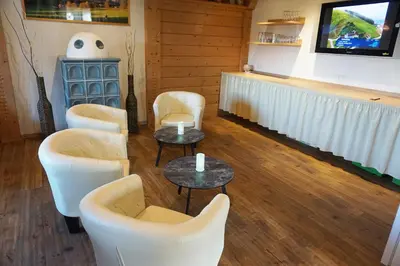 Ein Sitzbereich in der Unterkunft Hotel Ramsaueralm