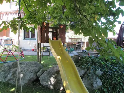 Ein Kinderspielbereich in der Unterkunft Ferienwohnungen Maderebner