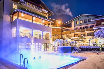 Der Swimmingpool an oder in der Nähe von Hotel Brückenwirt