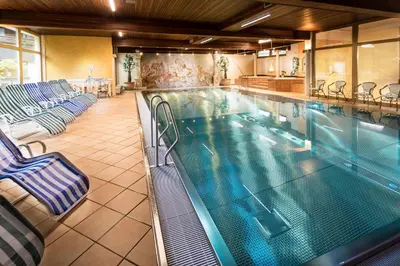 Der Swimmingpool an oder in der Nähe von Vital - und Wellnesshotel Hanneshof