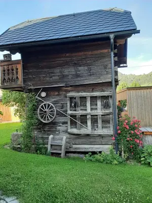 Ein Garten an der Unterkunft Landhaus Tippl