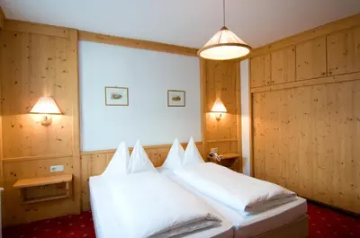 Ein Bett oder Betten in einem Zimmer der Unterkunft Hotel Grafenwirt