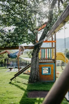 Ein Kinderspielbereich in der Unterkunft Bauernhofurlaub Sinnhubgut
