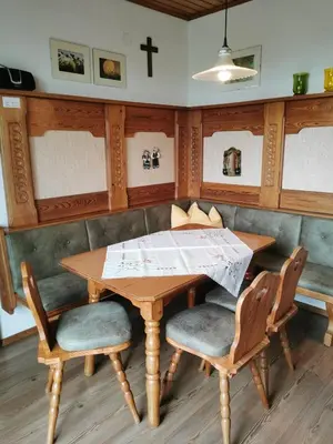 Ein Sitzbereich in der Unterkunft Ferienwohnung Winklhofer