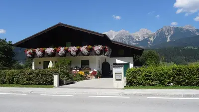 Ein allgemeiner Bergblick oder ein Berglick von der Ferienwohnung aus
