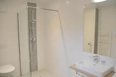 Ein Badezimmer in der Unterkunft Pension Adlerhorst