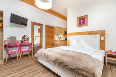 Ein Bett oder Betten in einem Zimmer der Unterkunft Enjoy The Alps - Aparthotel