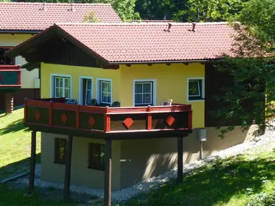 Das Gebäude in dem sich das Ferienhaus befindet