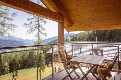 Ein allgemeiner Bergblick oder ein Berglick von der Ferienwohnung aus