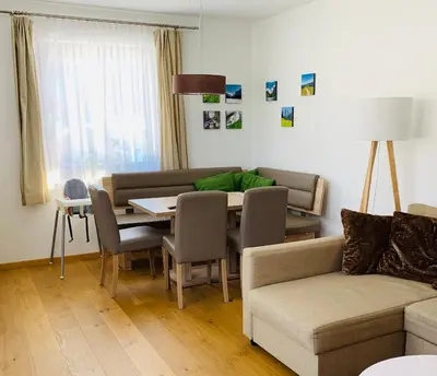 Ein Sitzbereich in der Unterkunft Ferienwohnung Kogelblick Gosau
