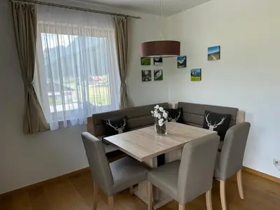 Ein Sitzbereich in der Unterkunft Ferienwohnung Kogelblick Gosau