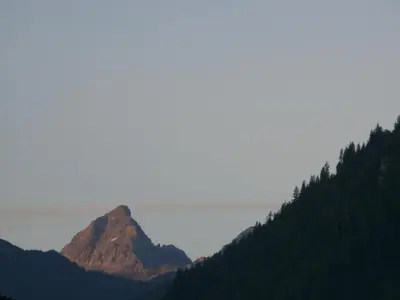 Ein allgemeiner Bergblick oder ein Berglick von der Ferienwohnung aus