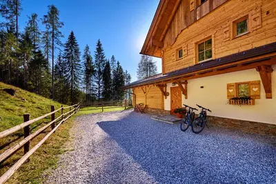 Das Gebäude in dem sich das Chalet befindet