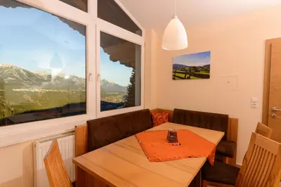 Ein allgemeiner Bergblick oder ein Berglick von der Ferienwohnung aus