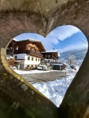 Ein allgemeiner Bergblick oder ein Berglick von der Ferienwohnung aus