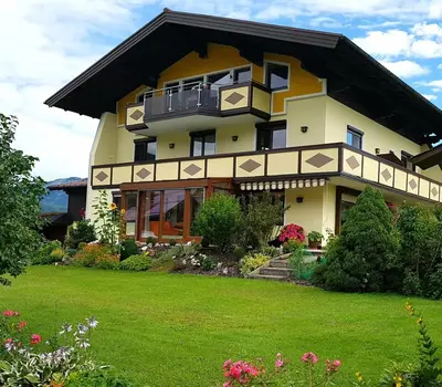 Ein Garten an der Unterkunft Haus Reiter
