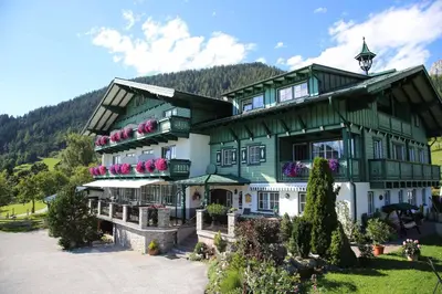 Ein allgemeiner Bergblick oder ein Berglick von der Pension aus