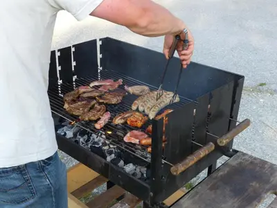 Ein für Gäste verfügbarer Grill in der Ferienwohnung
