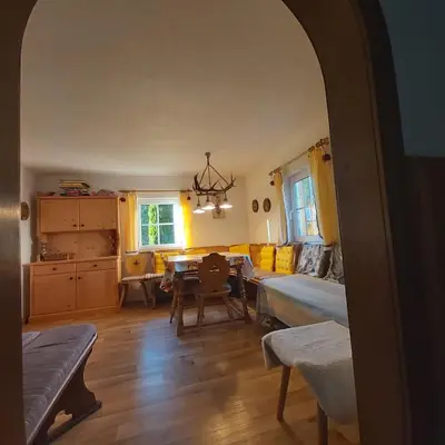 Ein Sitzbereich in der Unterkunft Haus Sonnenalm