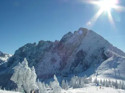 Ein allgemeiner Bergblick oder ein Berglick von der Ferienwohnung aus