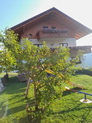 Ein Garten an der Unterkunft Alpenblick