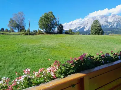 Ein allgemeiner Bergblick oder ein Berglick von der Ferienwohnung aus