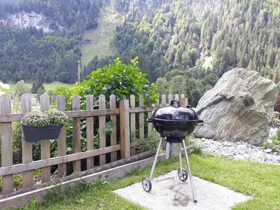Ein für Gäste verfügbarer Grill in der Ferienwohnung