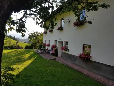 Ein Garten an der Unterkunft Biobauernhof Schöttelbauer