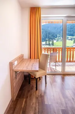 Ein allgemeiner Bergblick oder ein Berglick von des Hotels aus