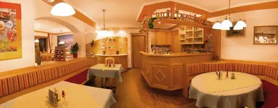 Ein Restaurant oder anderes Speiselokal in der Unterkunft Brandstätterhof