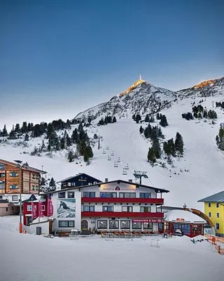 Austria Alpinhotel Ski IN Ski OUT an der Edelweissbahn im Winter