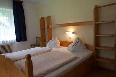 Ein Bett oder Betten in einem Zimmer der Unterkunft Gasthof Jaegerwirt